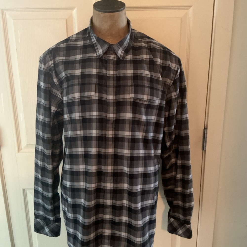 Men's Black and Gray Plaid Shirt